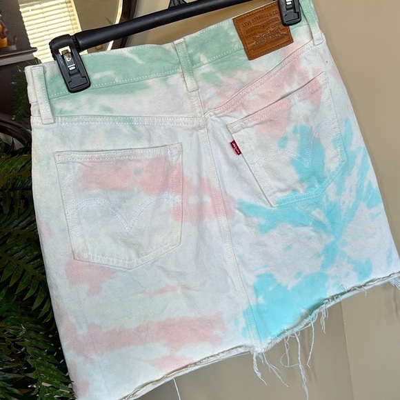 Levi's Premium High-Rise Deconstructed Jean Skirt White Pastel Tie Dye Denim - Picture 8 of 16